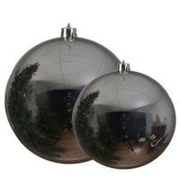 Grote kerstballen 2x stuks zilver 14 en 20 cm kunststof - thumbnail