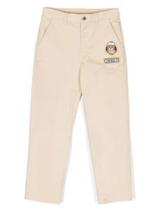 Moschino Kids pantalon chino droit à patch logo - Tons neutres