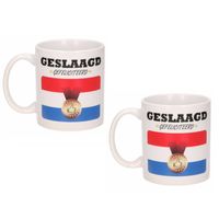 2x stuks drink/koffie mokken gefeliciteerd geslaagd 300 ml - feest mokken