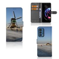Motorola Edge 20 Pro | Flip Cover | Schaatsers | Portemonnee hoesje