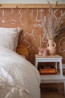 Behang Faces Rol terracotta