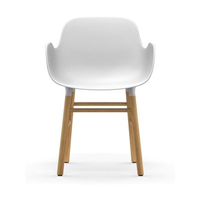 Normann Copenhagen Form armstoel White vierpoot eikenhout