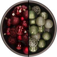 Kunststof kerstballen 74x stuks donkerrood en mos groen 6 cm - Kerstbal