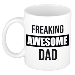 Vader cadeau mok / beker freaking awesome dad