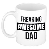Vader cadeau mok / beker freaking awesome dad   -