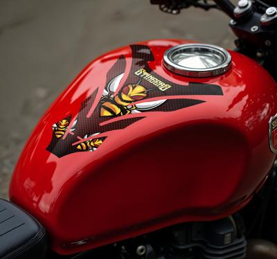 Boze bij motor sticker