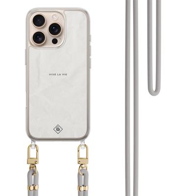 iPhone 16 Pro hoesje met grijs koord - Vive la vie