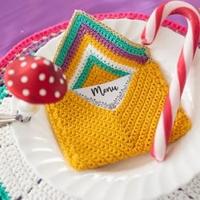 Yarn and Colors Colorful Christmas Menu Holder Haakpakket 034 Deep Cerise