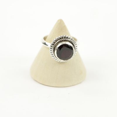 Zilveren Ring met Granaat Maat 16 (Sterling Zilver 925)