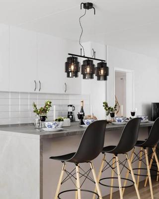 Zwarte hanglamp smokeglas en E27 fitting By Rydens Ebbot Bar