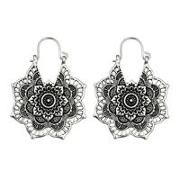Vintage etnische stijl metaal opengewerkte bloem bloem oorbellen Bohemian gesneden oorbellen (zilver)
