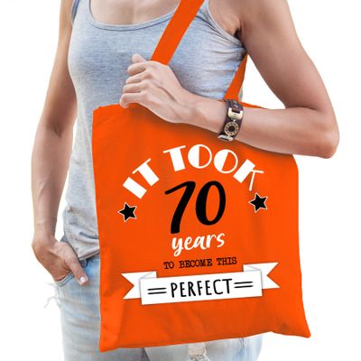 Cadeau tas voor dames - 70 en perfect - oranje - katoen - 42 x 38 cm - zeventig - shopper Cadeau tas voor dames - 70 en perfect - oranje - katoen - 42 x 38 cm - zeventig - shopper