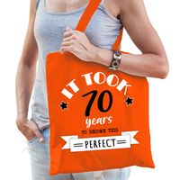 Cadeau tas voor dames - 70 en perfect - oranje - katoen - 42 x 38 cm - zeventig - shopper