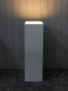 Sokkel met LED, wit zijdeglans 90x30x30 cm.
