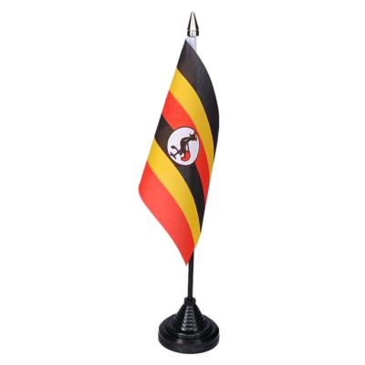 Vlag Oeganda tafelvlaggetjes - 1x stuks - 10 x 15 cm vlag - met zwarte standaard