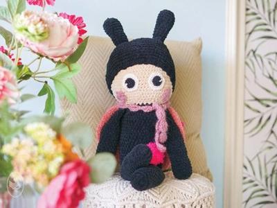 Haakpakket Gratis Haakpatroon Laila het Lieveheersbeestje - Dit schattige lieveheersbeestje is gehaakt met het zachte Durable Velvet