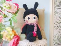 Haakpakket Gratis Haakpatroon Laila het Lieveheersbeestje - Dit schattige lieveheersbeestje is gehaakt met het zachte Durable Velvet