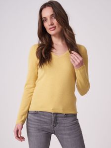 Basic fijngebreide V-hals trui van biologisch cashmere