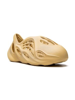 Adidas Yeezy Kids baskets YEEZY Foam Runner 'Desert Sand' - Tons neutres