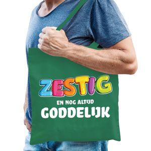 Cadeau tas 60 jaar - zestig en goddelijk - heren - groen - katoen - 42 x 38 cm