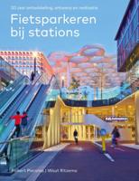 Fietsparkeren bij stations (Hardback)
