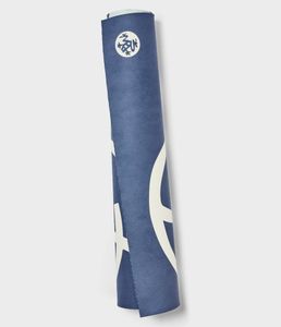 Manduka eQua SuperLite Yogamat Maddy Nye