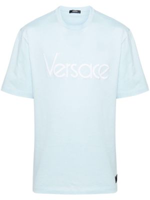 Versace T-shirt met geborduurd logo - Blauw