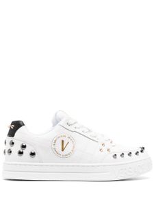 Versace Jeans Couture baskets en cuir à détails de clous - Blanc