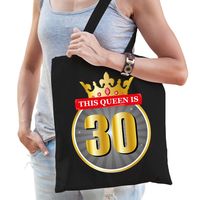 This Queen is 30 verjaardag cadeau tas zwart voor dames