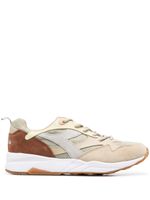 Diadora baskets en daim à bout en amande - Tons neutres