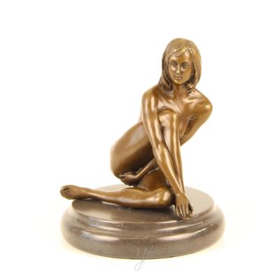 A BRONZE SCULPTURE OF A FEMALE NUDE