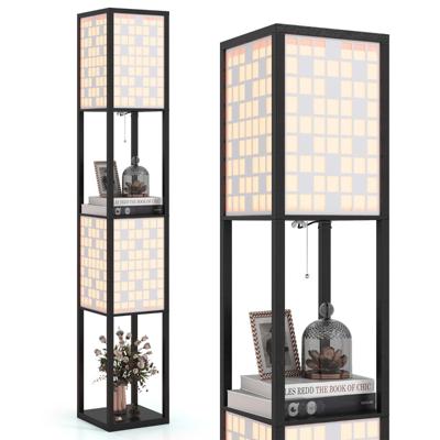 Staande Lamp met Twee Planken en Twee Lampenkappen Voor de Woonkamer