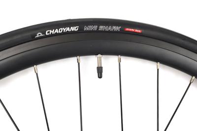 Chaoyang Mini Shark Band (28") 700x25c Zwart + Presta Binnenband 48mm Chaoyang Mini Shark Band (28") 700x25c Zwart + Presta Binnenband 48mm