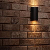 Hangende moderne buitenlamp Santa Barbara zwart rond naar boven en beneden stralend