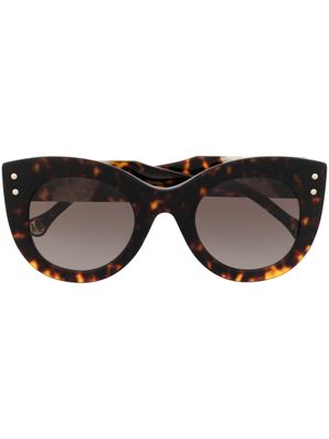 Carolina Herrera lunettes de soleil à monture papillon - Marron