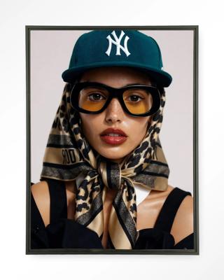 Urban Cotton Wandkleed 'Cool Girl' 145 x 190cm in Floating Frame - black