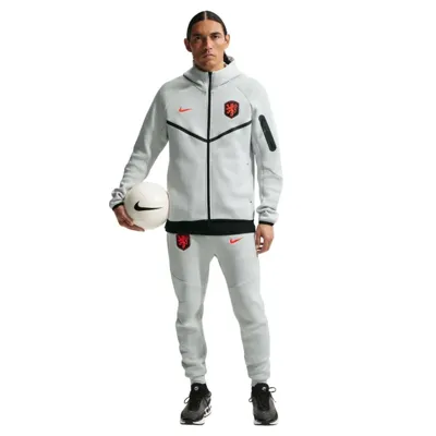 Nederland Tech Fleece Trainingspak Senior 2026-2028 - Maat S - Kleur: Lichtgrijs | Soccerfanshop