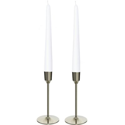 Kandelaars 2x aluminium zilver 20 cm met 12x witte dinerkaarsen