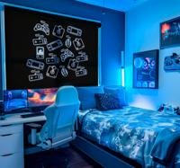Zwart met blauwe bedieningselementen rolgordijn