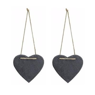 Decoratie hart - 2x stuks - 12 x 11 cm - leisteen - hangdecoratie - hartjes vorm - mini krijtbordje