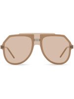 Dolce & Gabbana Eyewear lunettes de soleil oversize à logo gravé - Tons neutres