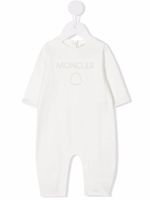 Moncler Enfant barboteuse à logo brodé - Blanc