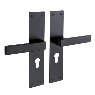 Mooi Deurbeslag Deurklink Nova zwart met schild en cilindergat 55 mm