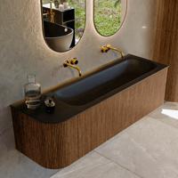 Mondiaz KURVE 145 cm Onderkast Greeploos 1 Lade Met Deuren Walnut, Wastafel Solid Surface Rechts Urban 0 Kraangaten Zonder Spiegel (KRVBGL145L1L1D0KR-Wal/Urb)