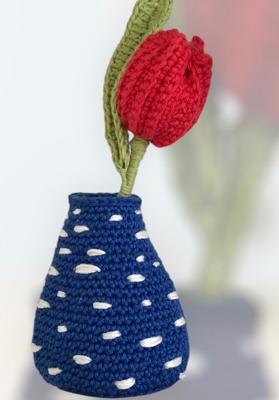 Haakpakket byClaire Delfts blauw vaasje met geribbelde tulp