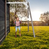 AXI Enkele Schommel van hout in grijs & wit Schommel met muurbevestiging voor kinderen met houten schommelzitje - thumbnail