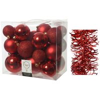 Kerstversiering kunststof kerstballen 6-8-10 cm met golf folieslingers pakket rood van 28x stuks