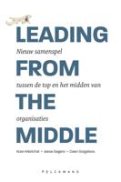 Leading from the middle (Paperback)