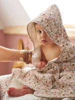 Badcape van katoengaas om te personaliseren + washandje FLORA wit, bedrukt