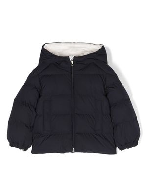 Moncler Enfant manteau matelassé à logo appliqué - Bleu